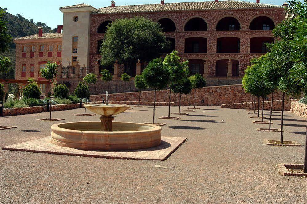 Отель Monasterio De Santa Eulalia Тотана Экстерьер фото